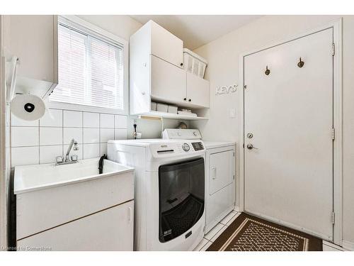 1038 Windsor Hill Boulevard, Mississauga, ON - Indoor Photo Showing Laundry Room