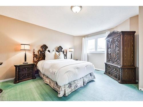 1038 Windsor Hill Boulevard, Mississauga, ON - Indoor Photo Showing Bedroom