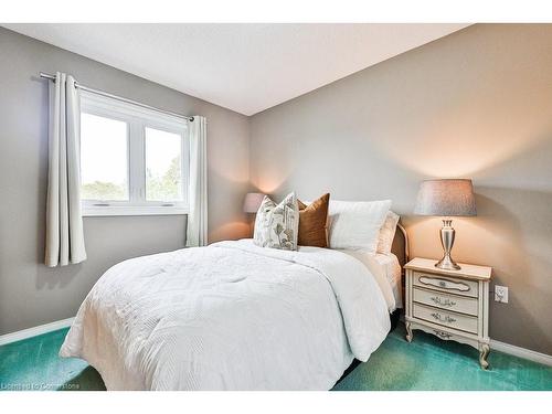 1038 Windsor Hill Boulevard, Mississauga, ON - Indoor Photo Showing Bedroom