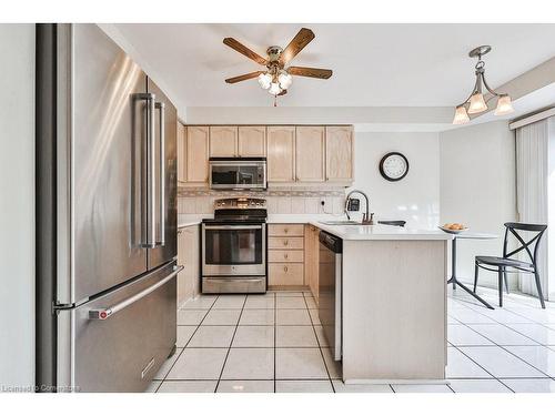 1038 Windsor Hill Boulevard, Mississauga, ON - Indoor Photo Showing Kitchen