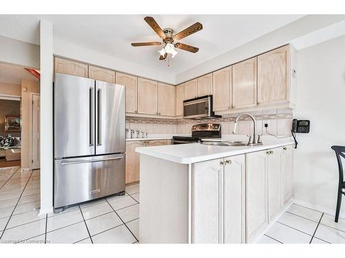 1038 Windsor Hill Boulevard, Mississauga, ON - Indoor Photo Showing Kitchen