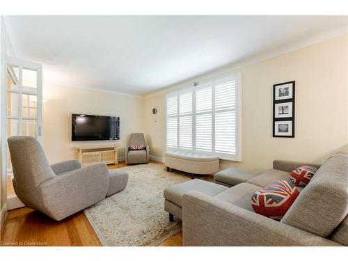 698 Marley Road, Burlington, ON - Indoor Photo Showing Living Room