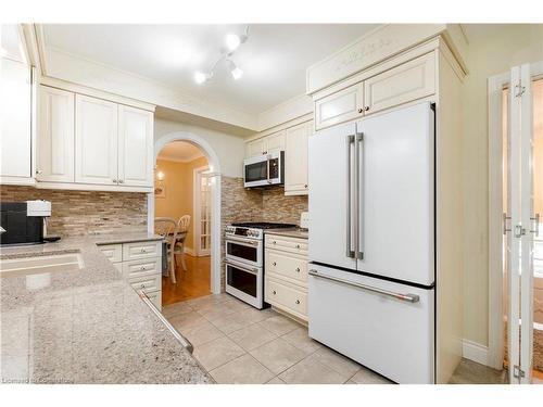 698 Marley Road, Burlington, ON - Indoor Photo Showing Kitchen