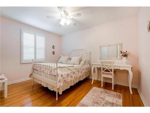 698 Marley Road, Burlington, ON - Indoor Photo Showing Bedroom