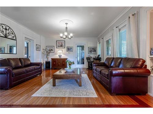 152 Confederation Street, Glen Williams, ON - Indoor Photo Showing Living Room