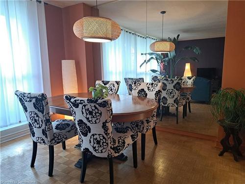 202-15 Towering Heights Boulevard, St. Catharines, ON - Indoor Photo Showing Dining Room