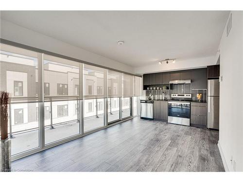 B323-1119 Cooke Boulevard, Burlington, ON - Indoor Photo Showing Kitchen