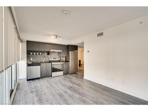 B323-1119 Cooke Boulevard, Burlington, ON - Indoor Photo Showing Kitchen With Stainless Steel Kitchen