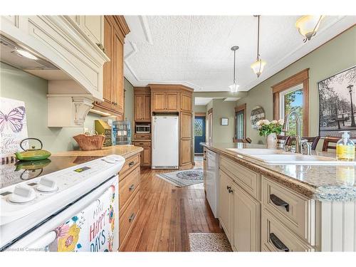 7265 Range Road 1, West Lincoln, ON - Indoor Photo Showing Kitchen