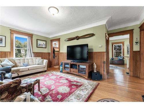 7265 Range Road 1, West Lincoln, ON - Indoor Photo Showing Living Room