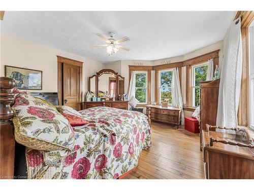 7265 Range Road 1, West Lincoln, ON - Indoor Photo Showing Bedroom