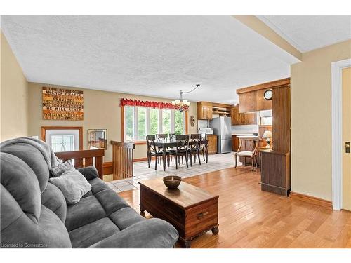 247 Highway 5, St. George, ON - Indoor Photo Showing Living Room