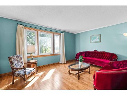 247 Highway 5, St. George, ON - Indoor Photo Showing Living Room