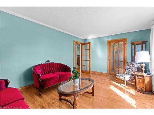 247 Highway 5, St. George, ON - Indoor Photo Showing Living Room