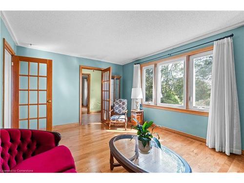 247 Highway 5, St. George, ON - Indoor Photo Showing Living Room