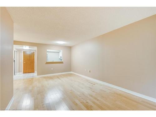 1310-100 Burloak Drive, Burlington, ON - Indoor Photo Showing Other Room