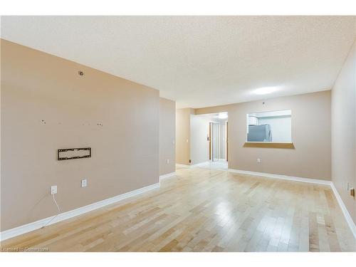 1310-100 Burloak Drive, Burlington, ON - Indoor Photo Showing Other Room