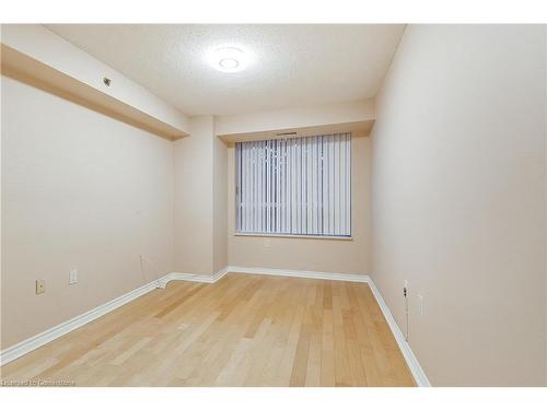 1310-100 Burloak Drive, Burlington, ON - Indoor Photo Showing Other Room