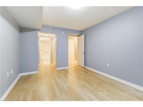 1310-100 Burloak Drive, Burlington, ON - Indoor Photo Showing Other Room