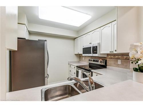 1310-100 Burloak Drive, Burlington, ON - Indoor Photo Showing Kitchen