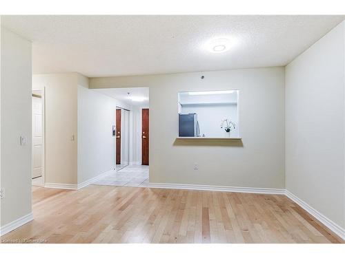 1310-100 Burloak Drive, Burlington, ON - Indoor Photo Showing Other Room