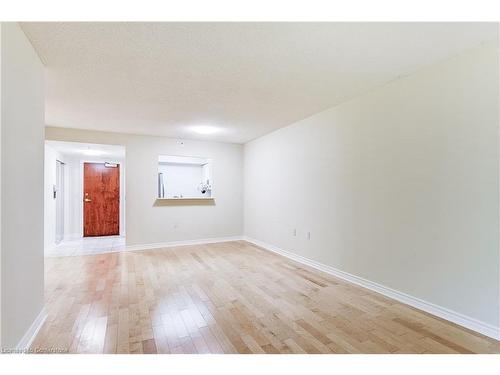 1310-100 Burloak Drive, Burlington, ON - Indoor Photo Showing Other Room