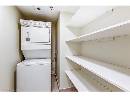 1310-100 Burloak Drive, Burlington, ON - Indoor Photo Showing Laundry Room