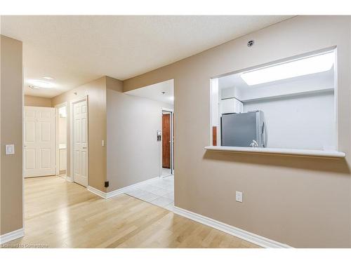 1310-100 Burloak Drive, Burlington, ON - Indoor Photo Showing Other Room