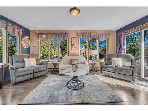 153 Secord St Street, Dunnville, ON - Indoor Photo Showing Living Room