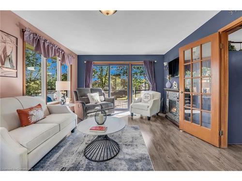 153 Secord St Street, Dunnville, ON - Indoor Photo Showing Living Room