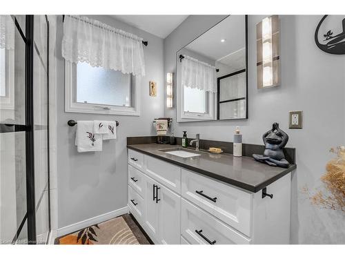 153 Secord St Street, Dunnville, ON - Indoor Photo Showing Bathroom