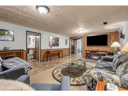 153 Secord St Street, Dunnville, ON - Indoor Photo Showing Living Room