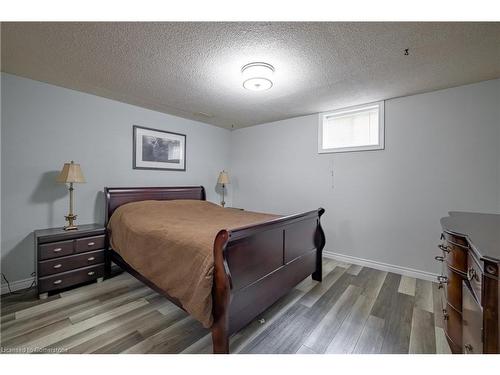 5 Ellen Street, Freelton, ON - Indoor Photo Showing Bedroom