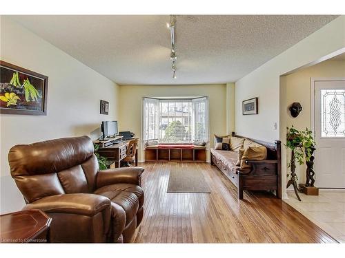 54 Goldcrest Drive, Stoney Creek, ON - Indoor Photo Showing Living Room