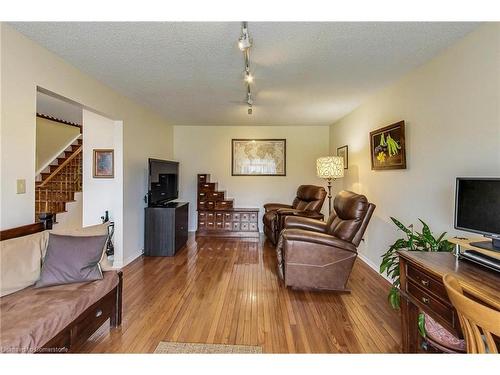 54 Goldcrest Drive, Stoney Creek, ON - Indoor Photo Showing Living Room