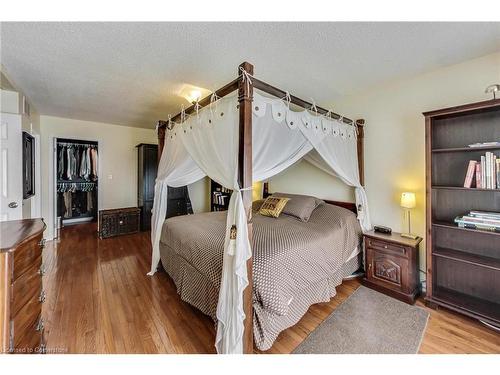 54 Goldcrest Drive, Stoney Creek, ON - Indoor Photo Showing Bedroom