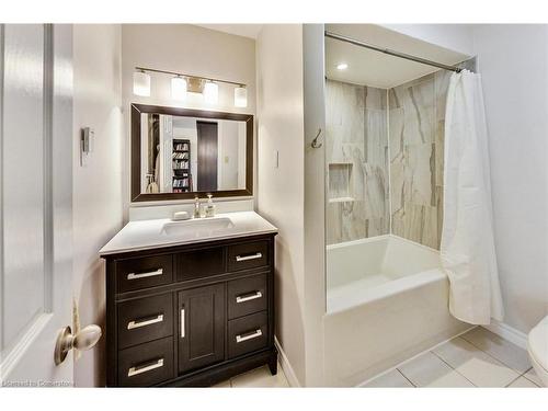 54 Goldcrest Drive, Stoney Creek, ON - Indoor Photo Showing Bathroom