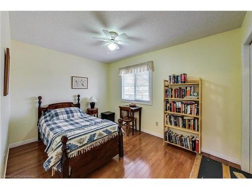 54 Goldcrest Drive, Stoney Creek, ON - Indoor Photo Showing Bedroom