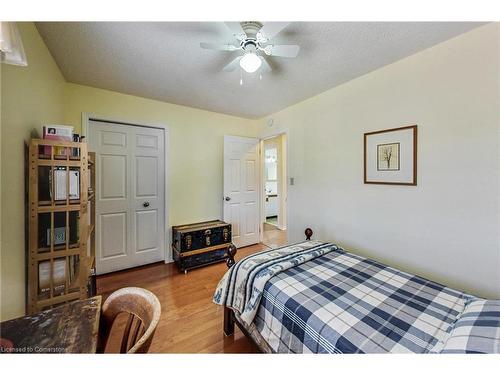 54 Goldcrest Drive, Stoney Creek, ON - Indoor Photo Showing Bedroom