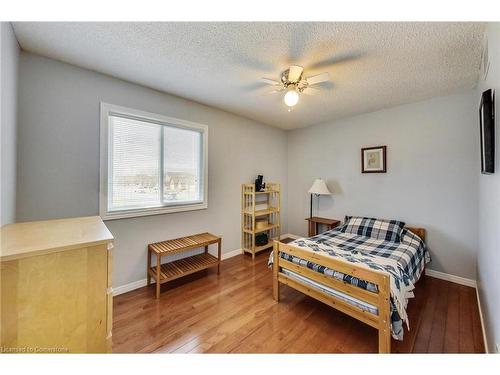 54 Goldcrest Drive, Stoney Creek, ON - Indoor Photo Showing Bedroom