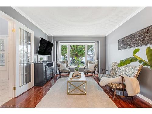 68 Riviera Ridge, Stoney Creek, ON - Indoor Photo Showing Living Room