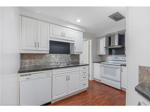 68 Riviera Ridge, Stoney Creek, ON - Indoor Photo Showing Kitchen