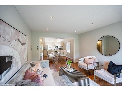 1307 Blanshard Drive, Burlington, ON - Indoor Photo Showing Living Room