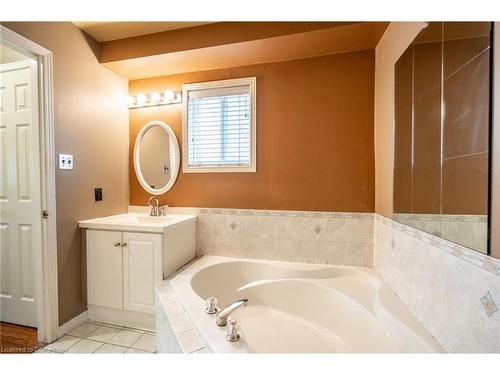 1307 Blanshard Drive, Burlington, ON - Indoor Photo Showing Bathroom