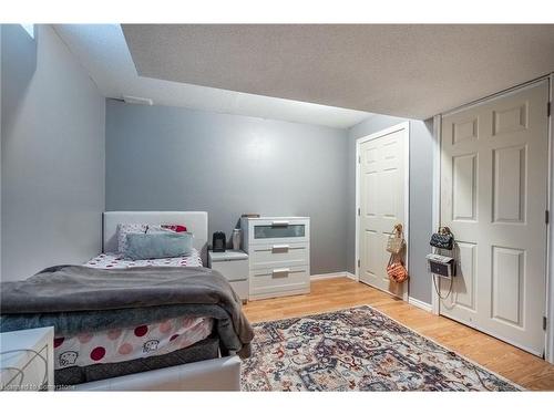 1307 Blanshard Drive, Burlington, ON - Indoor Photo Showing Bedroom