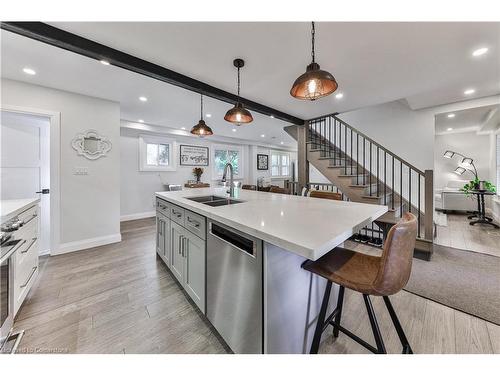 668 Cherrywood Drive, Burlington, ON - Indoor Photo Showing Kitchen With Double Sink With Upgraded Kitchen