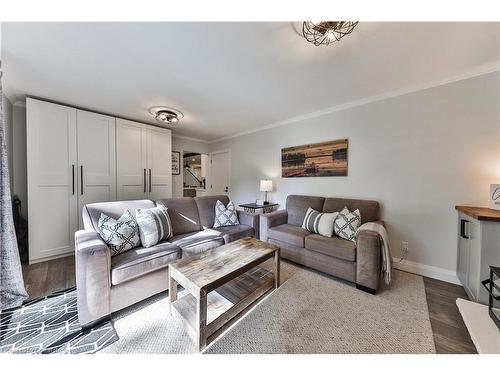 668 Cherrywood Drive, Burlington, ON - Indoor Photo Showing Living Room