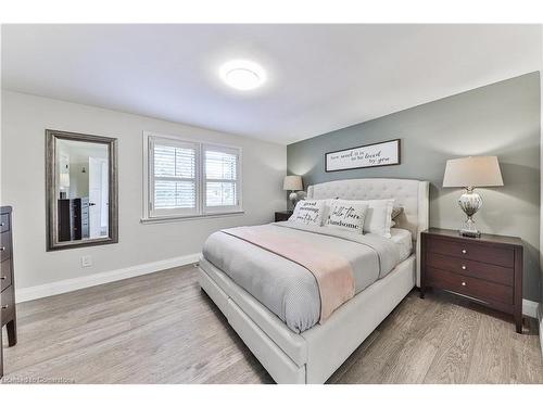 668 Cherrywood Drive, Burlington, ON - Indoor Photo Showing Bedroom