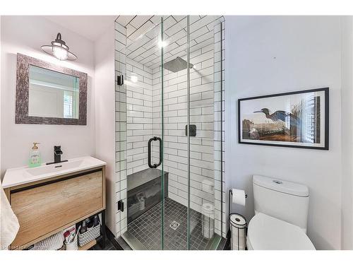 668 Cherrywood Drive, Burlington, ON - Indoor Photo Showing Bathroom