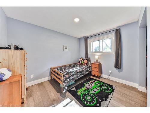 668 Cherrywood Drive, Burlington, ON - Indoor Photo Showing Bedroom